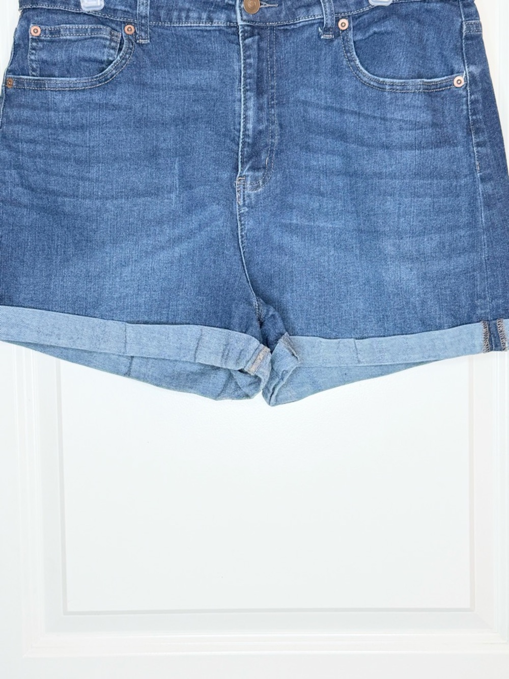 No Boundaries Denim Shorts Women Size 17 High Rise Cuffed Blue Stretch Jean - Picture 3 of 7